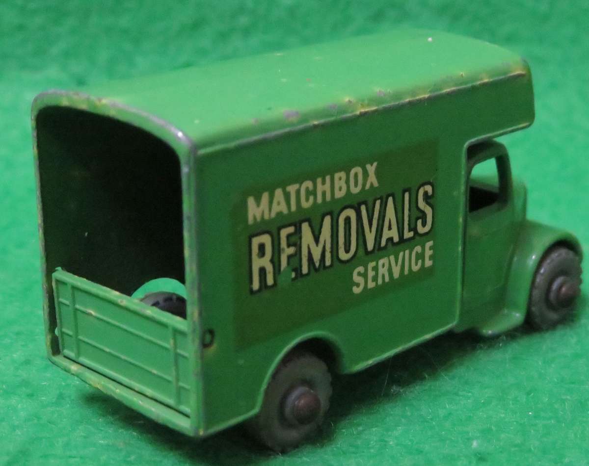 **Lesney No.17**Bedford Truck - Matchbox Removals Service**Made in England**Vintage**