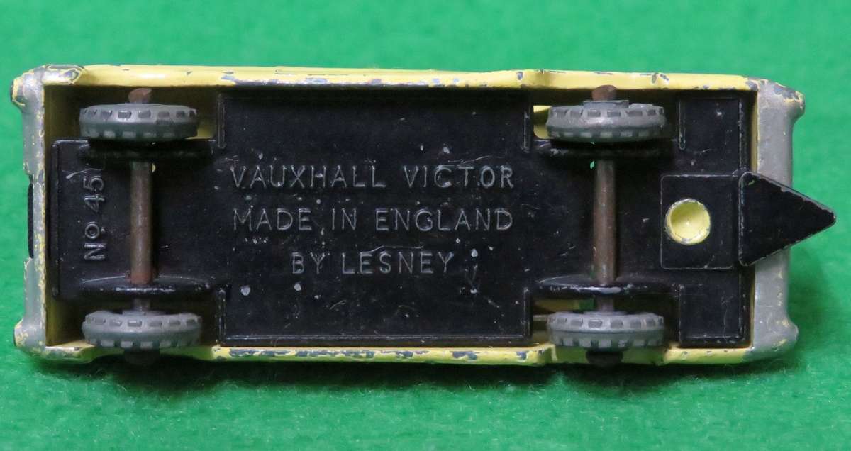 **Lesney No.45**Vauxhall Victor**Made in England**Vintage**