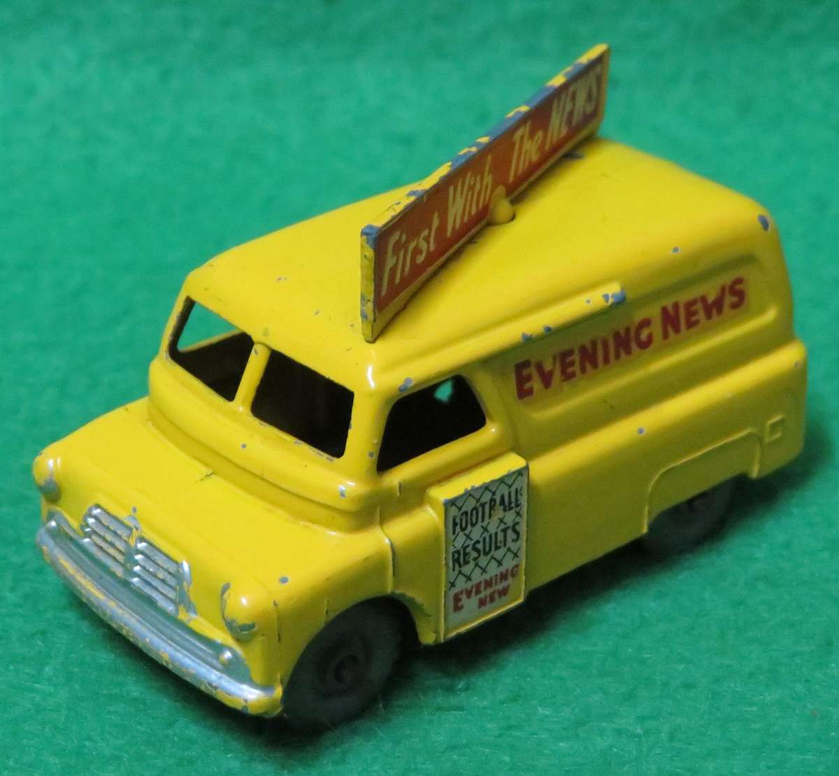 Matchbox Moko Lesney**No. 42**Evening News Van**Made in England**