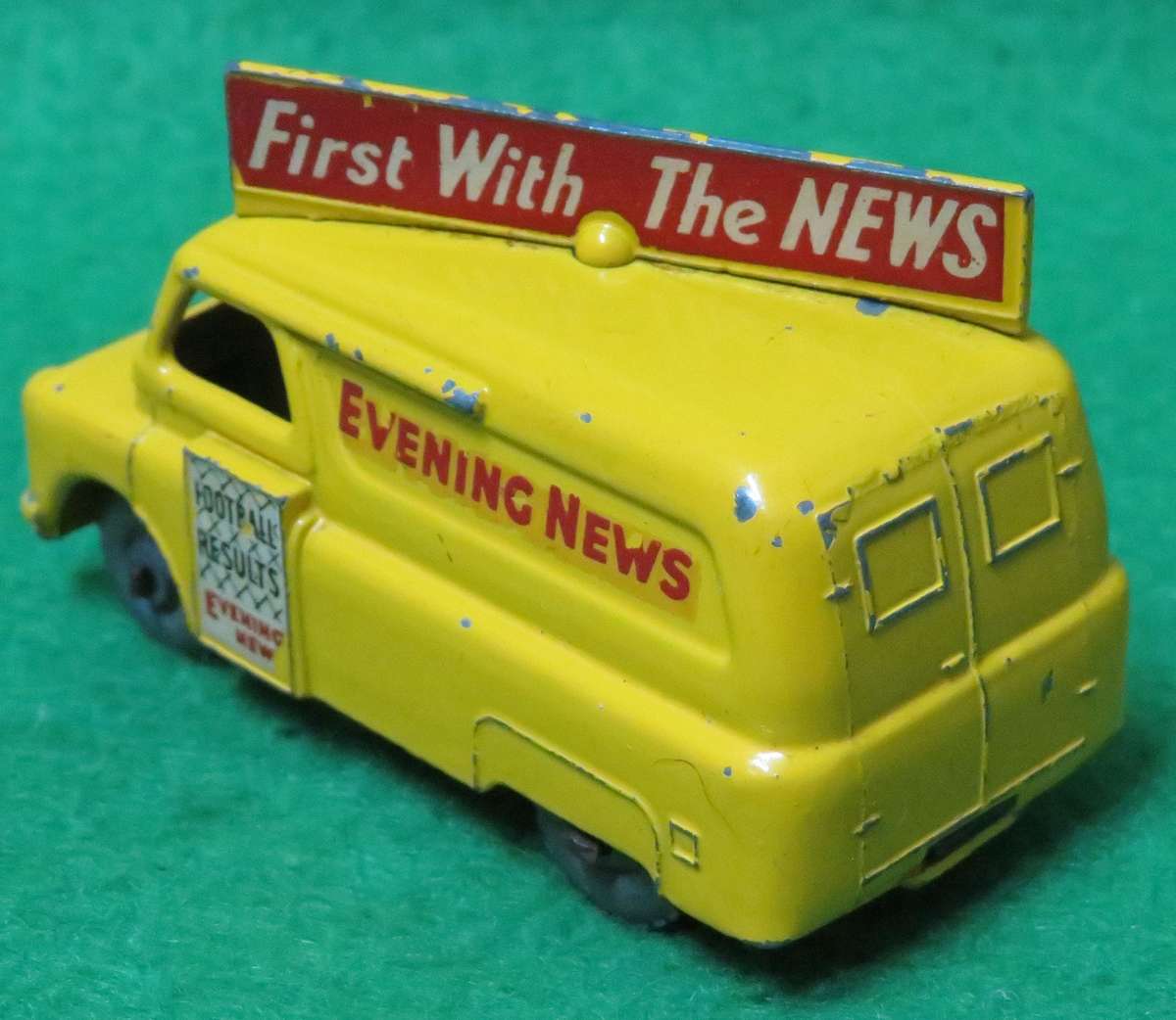 Matchbox Moko Lesney**No. 42**Evening News Van**Made in England**