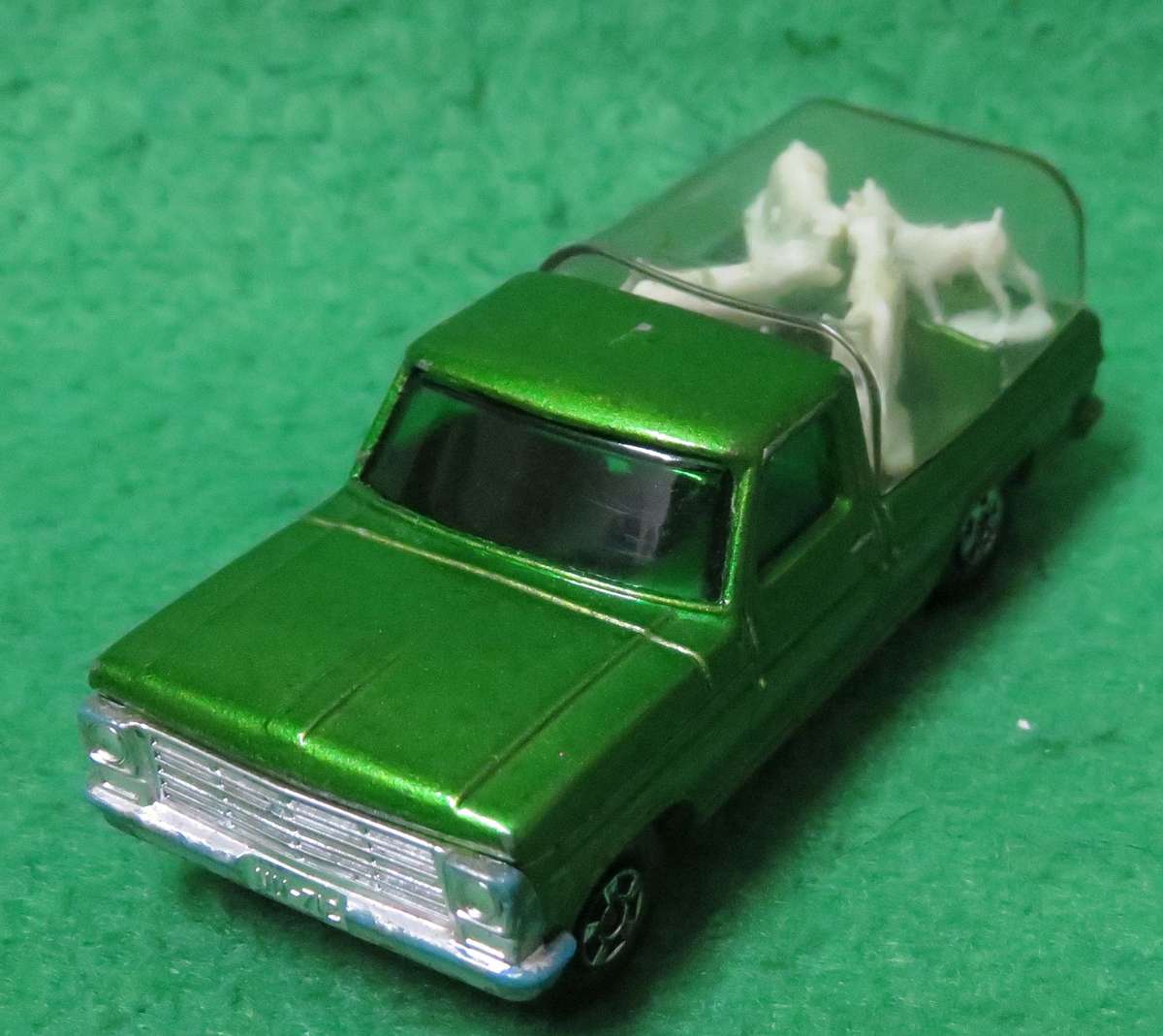 **Matchbox Lesney No.50**Ford - Kennel Truck**1971**Vintage**Excellent condition**With 4 Doggies**