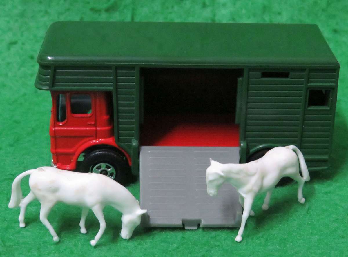 **Matchbox Lesney No.17**AEC Truck - Horsebox with Horses**1971**Vintage**Near Mint Condition**