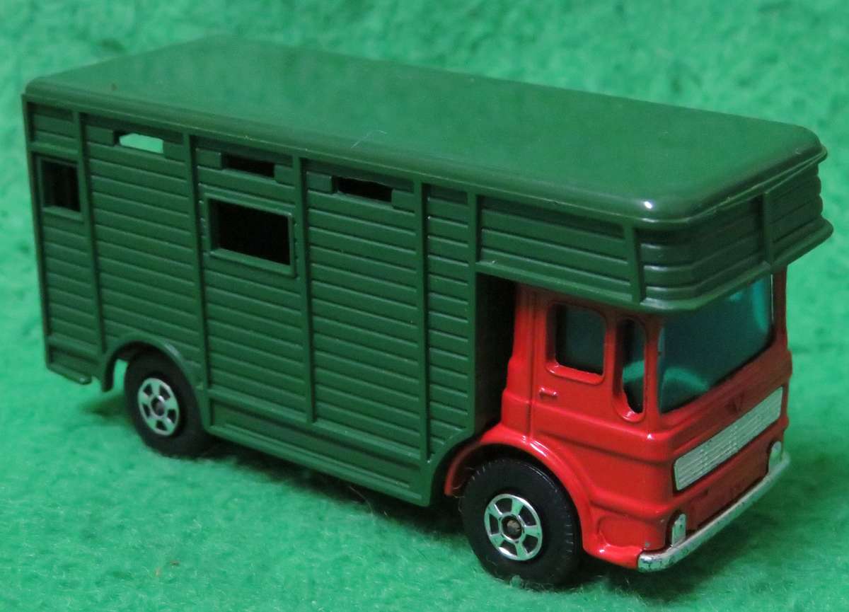 **Matchbox Lesney No.17**AEC Truck - Horsebox with Horses**1971**Vintage**Near Mint Condition**