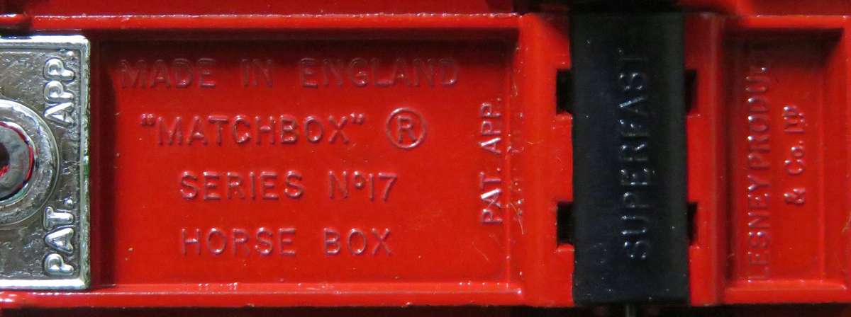 Matchbox Lesney**No. 17**Horse Box Truck**Made in England**Side door opens**With original Horses**