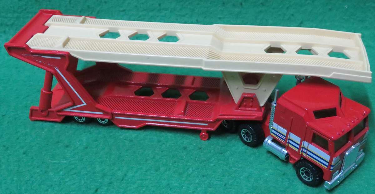 Matchbox Lesney**Car Transporter 1982 & Kenworth Truck 1981**Made in England**