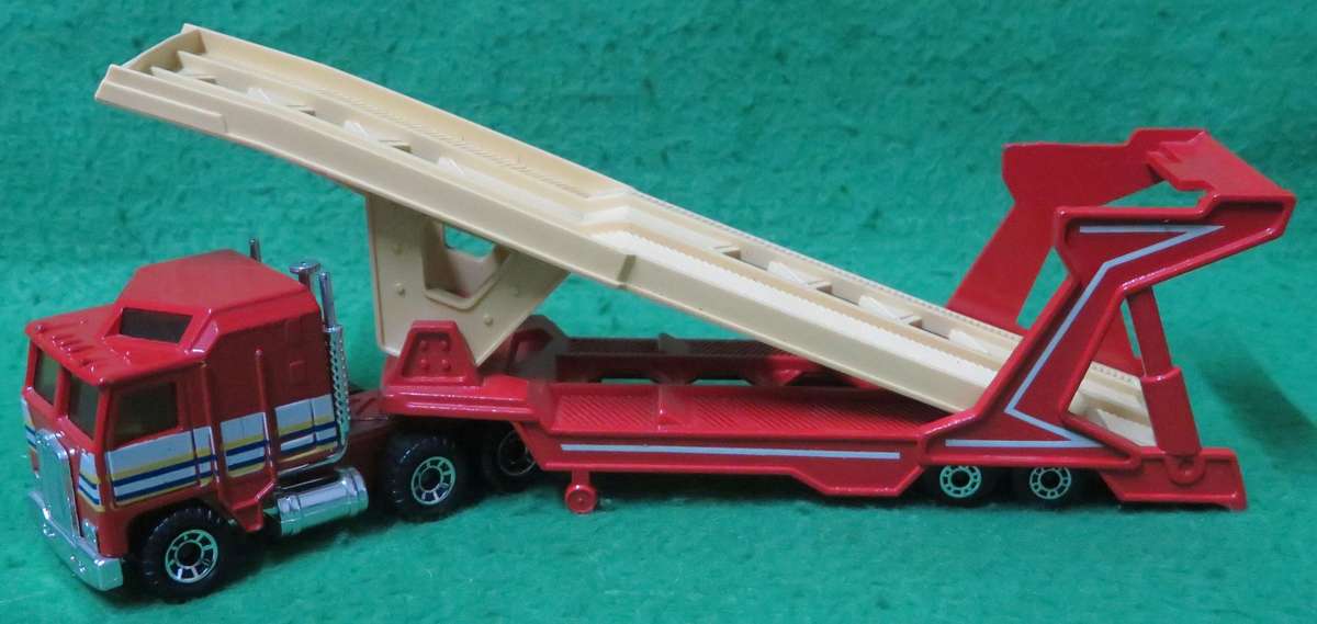 Matchbox Lesney**Car Transporter 1982 & Kenworth Truck 1981**Made in England**