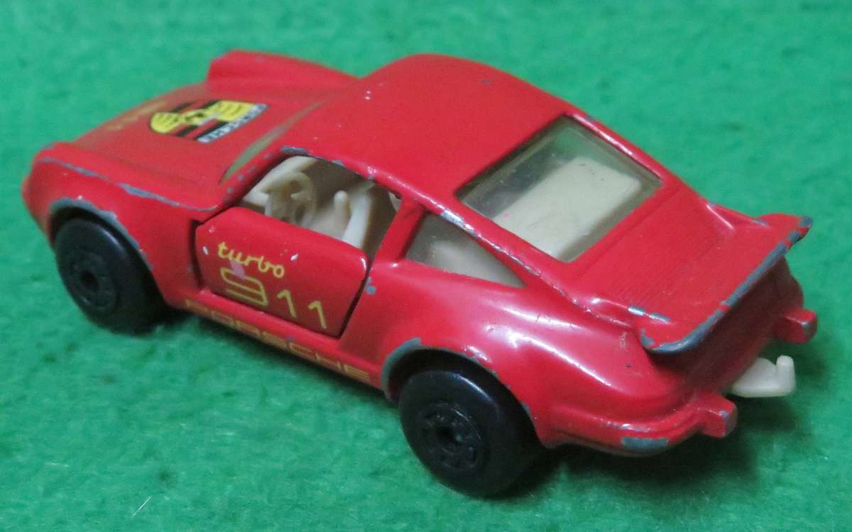 Matchbox Toys Ltd**Porsche 911 Turbo**Made in Macau**1978**Metal base**Doors open**