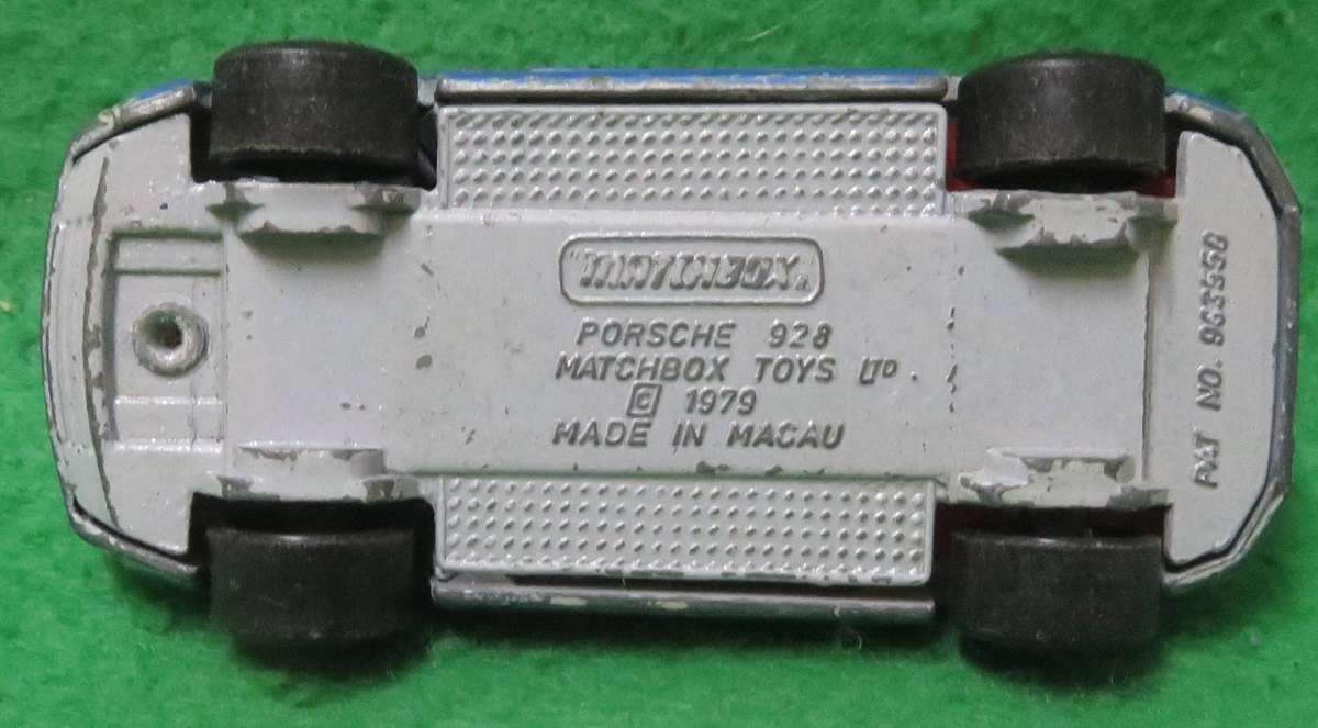 Matchbox Toys Ltd**Porsche 928**Made in Macau**1979**Metal base**Doors open**