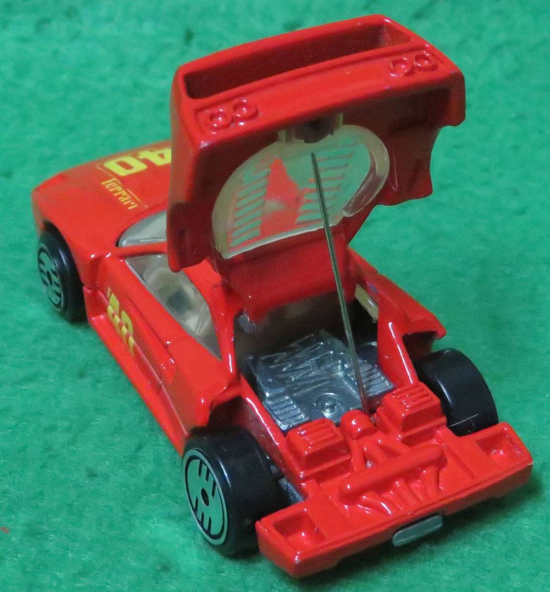 **Hotwheels**Ferrari F40**Made in Malaysia**1988**Metal base**Near Mint**Engine hood opens**VHTF**