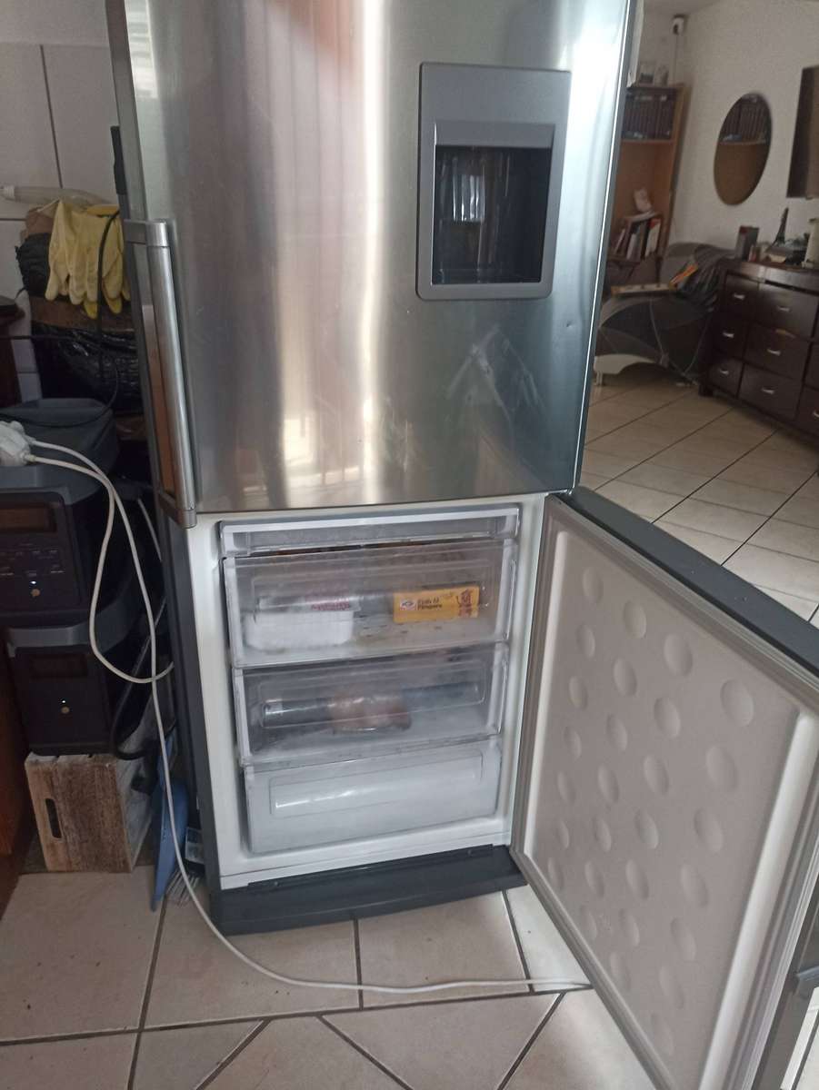 Samsung Combi Fridge/Freezer Silver (RL43WCIH) Net 318L, Gross 430L