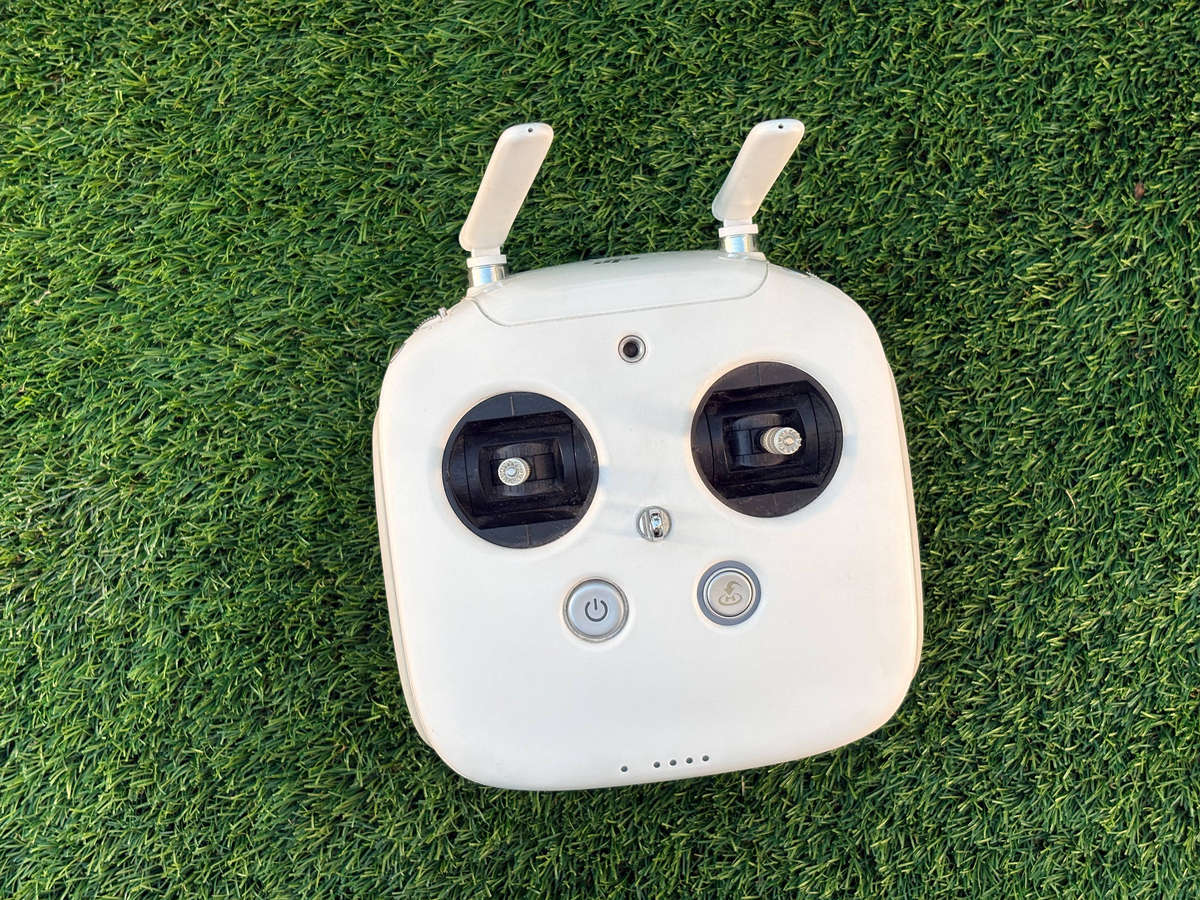 dji phantom 4 and phantom 3 pro remote gl300a