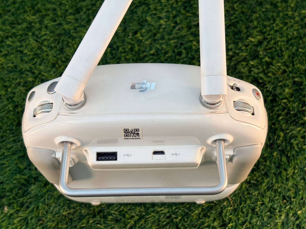 dji phantom 4 and phantom 3 pro remote gl300a