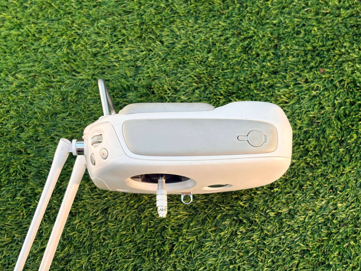 dji phantom 4 and phantom 3 pro remote gl300a
