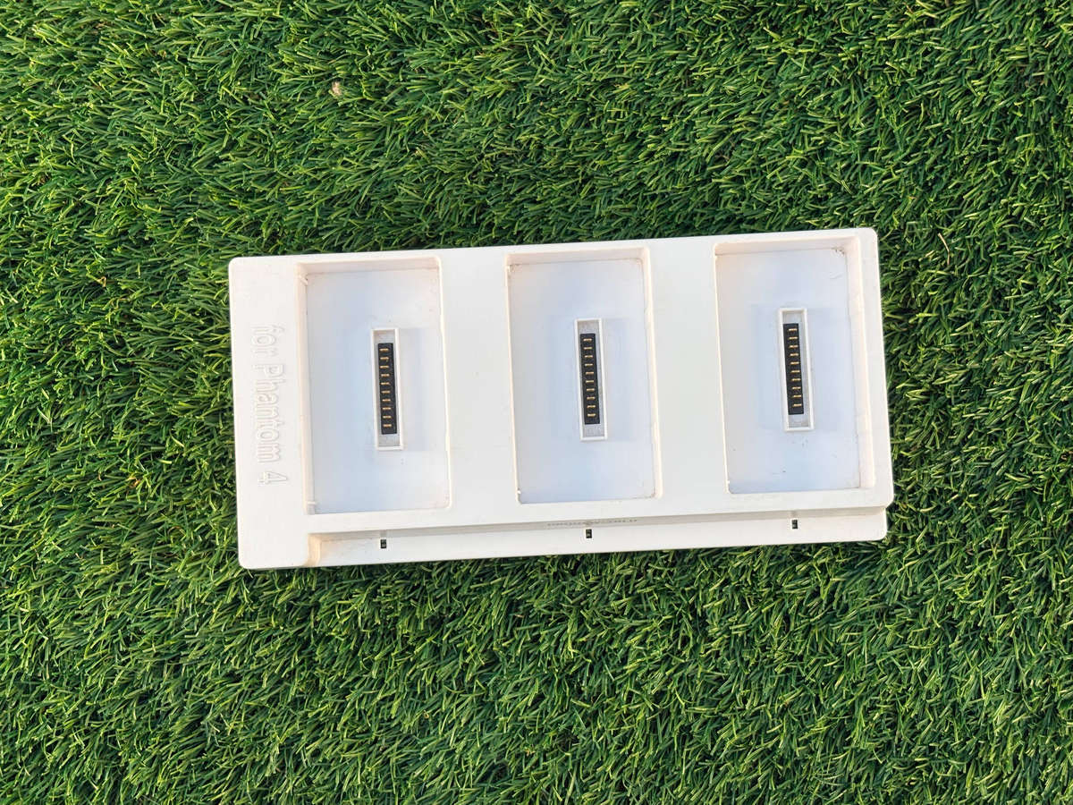 dji phontom 4. 3 slot battery charger