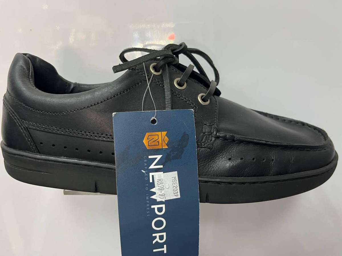 NEWPORT Footwear Size 7