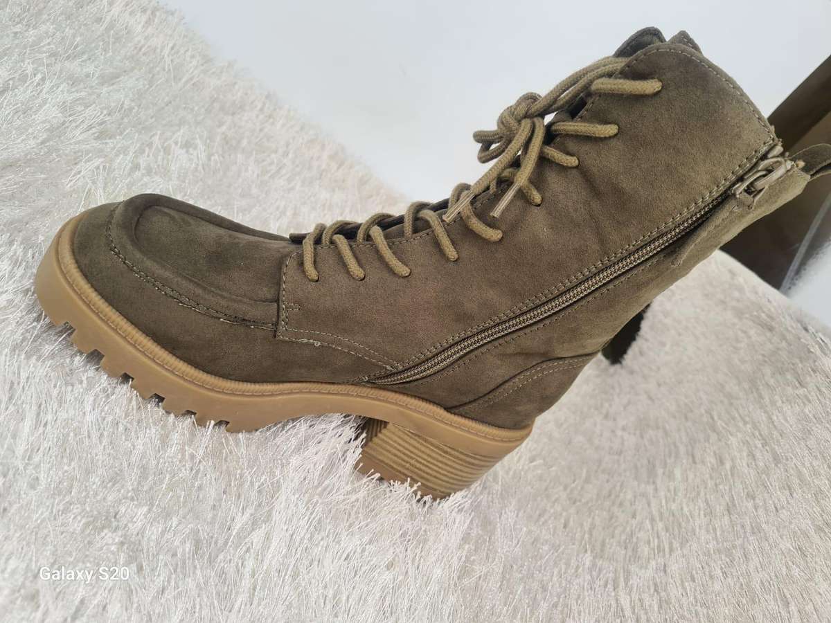Falls Creek Olive Boot Size 8
