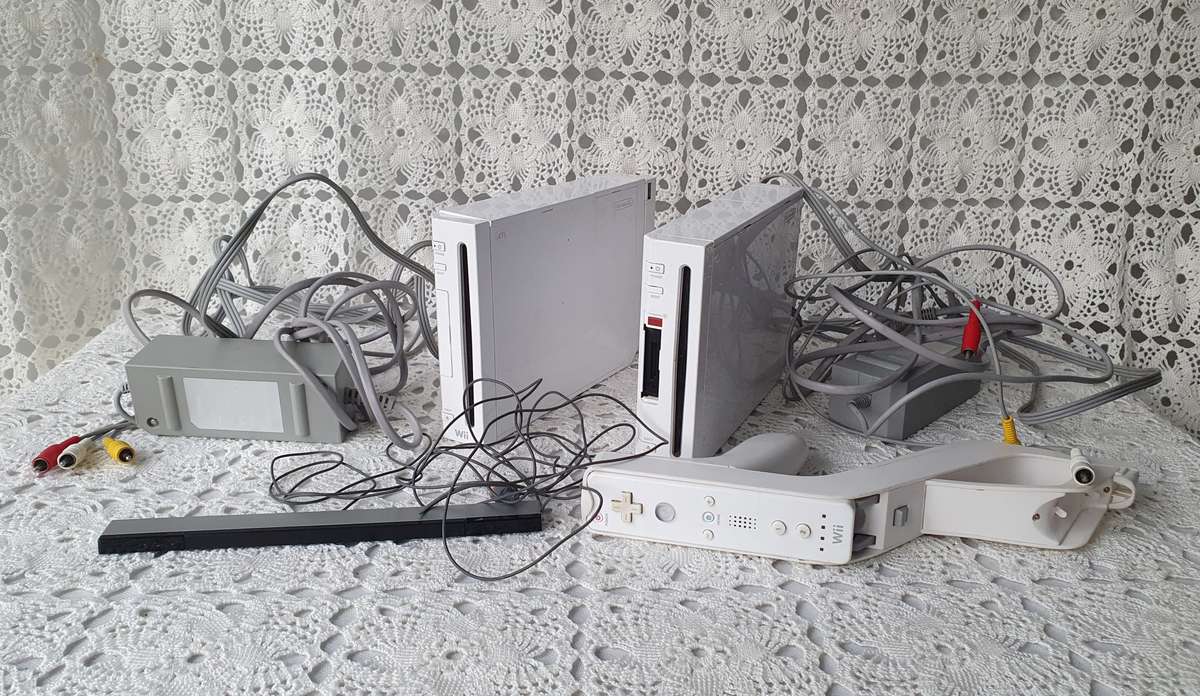 2x Nintendo Wii Consoles, 1x Remote, 1x TV Censor