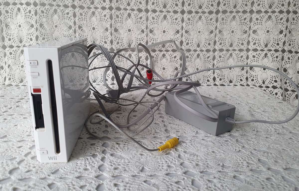 2x Nintendo Wii Consoles, 1x Remote, 1x TV Censor