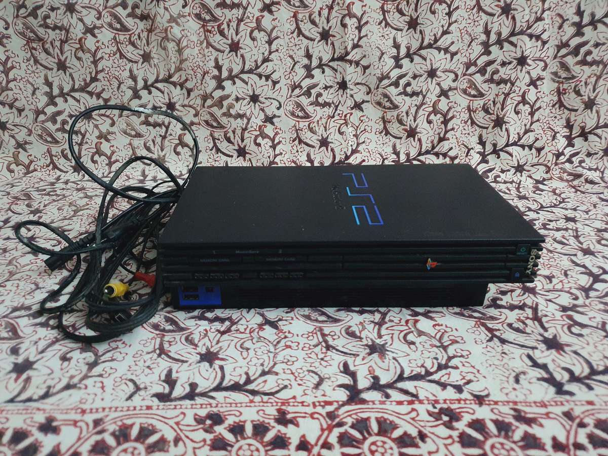 Playstation 2 Bundle with 1x Controller 1x Steering Wheel & Pedals ( All Wires )  All Turns on