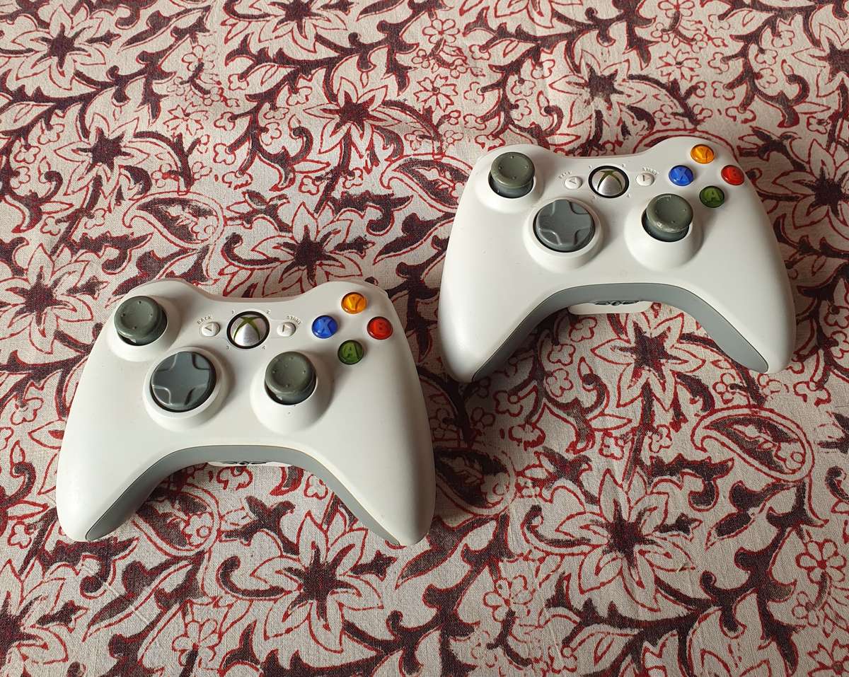 2x Xbox Controller Set ( Not Tested )