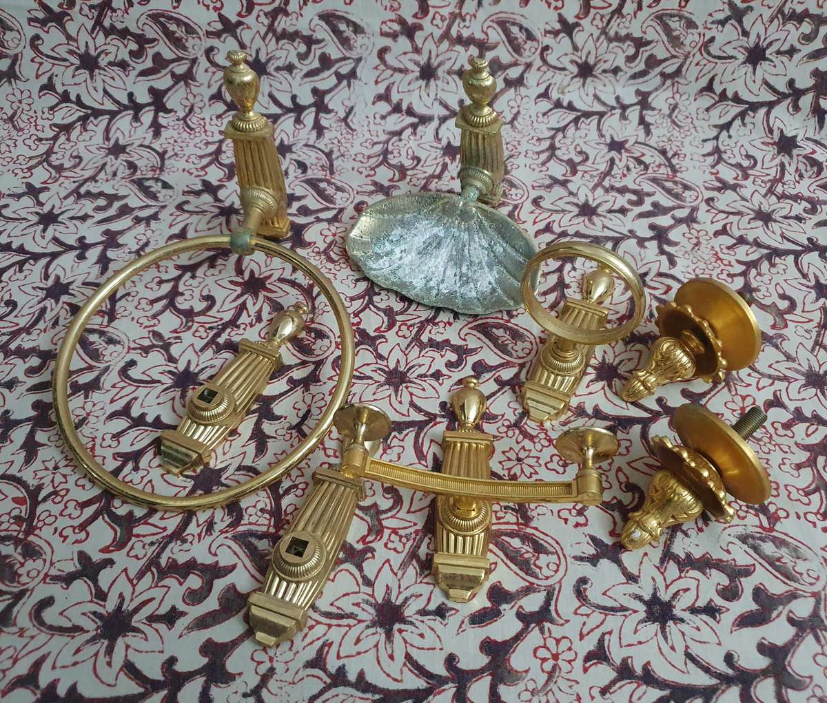 Vintage Styled Metal Bathroom Appliances