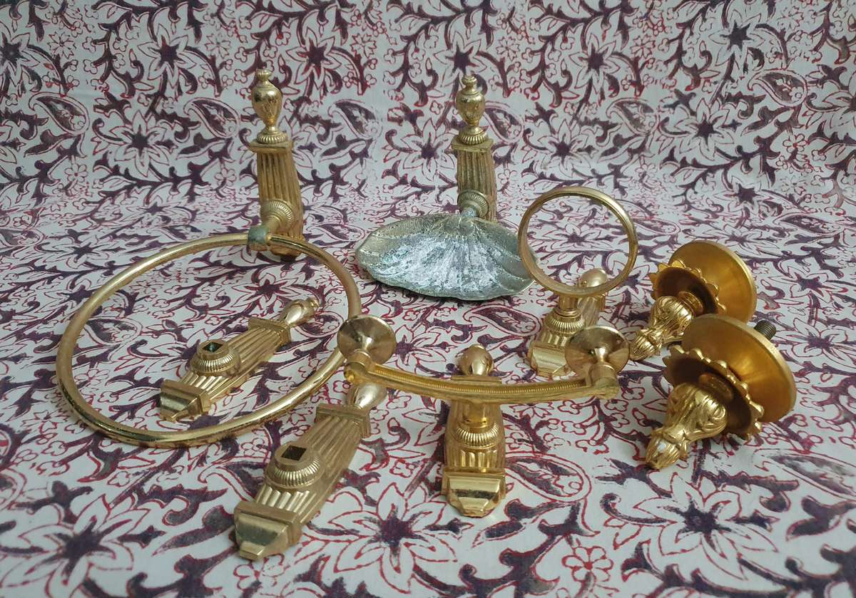 Vintage Styled Metal Bathroom Appliances