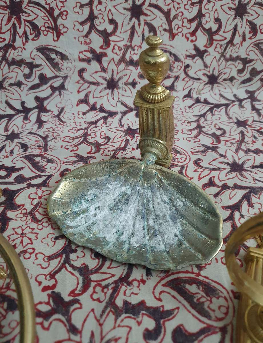 Vintage Styled Metal Bathroom Appliances