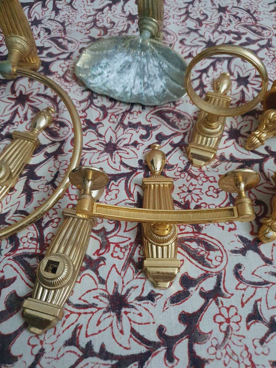 Vintage Styled Metal Bathroom Appliances