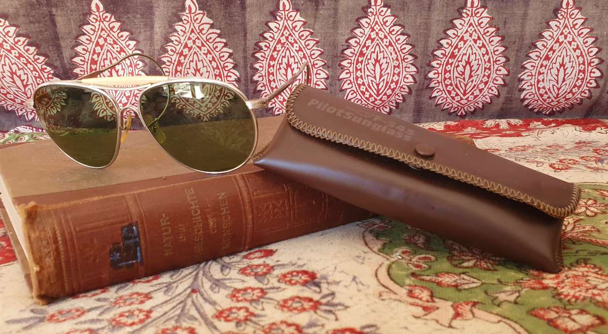 Vintage F-343 Pilot Sunglasses in Case