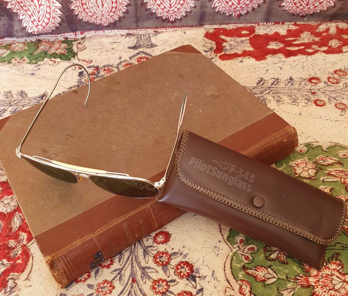 Vintage F-343 Pilot Sunglasses in Case