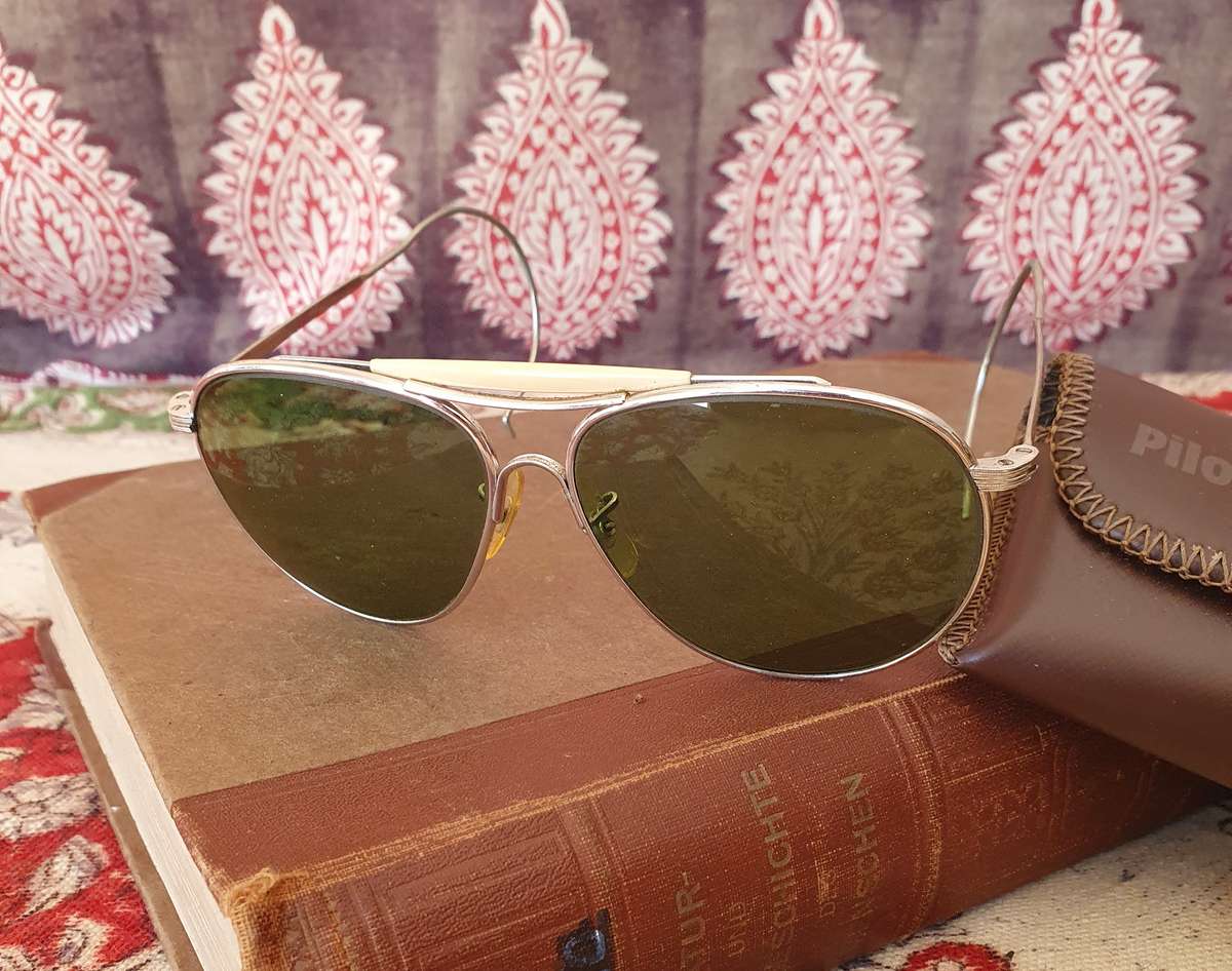 Vintage F-343 Pilot Sunglasses in Case