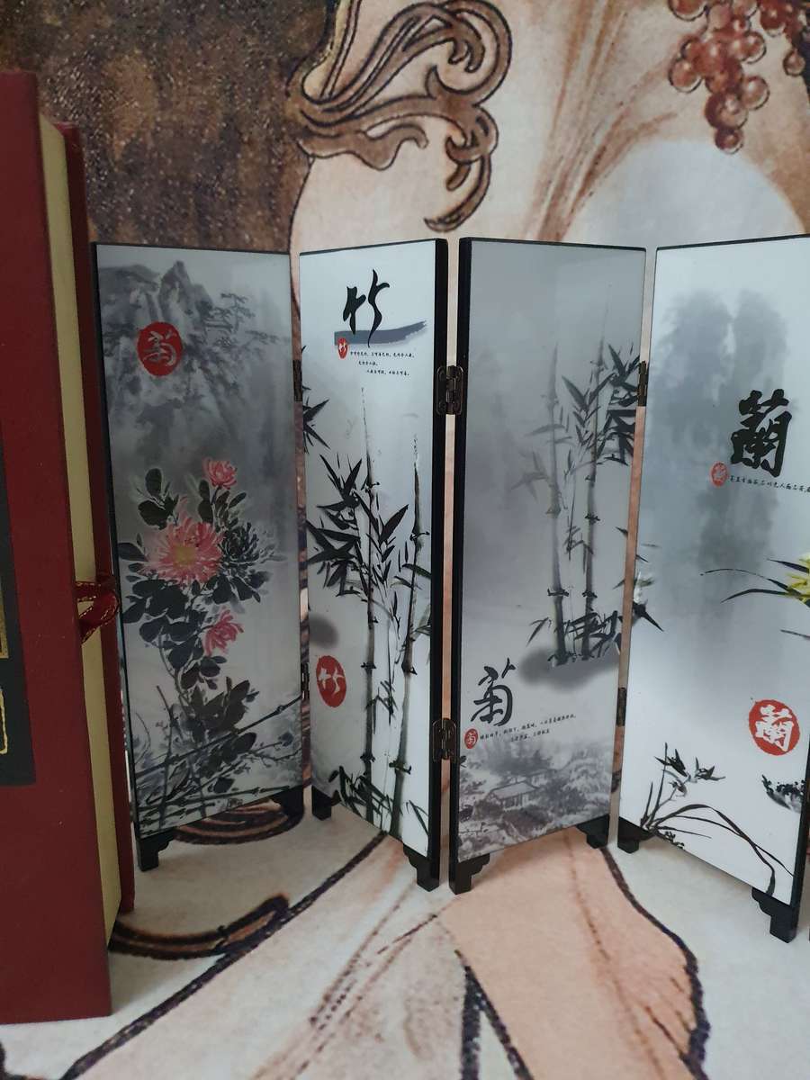 Chinese Small Decorative Display Screen