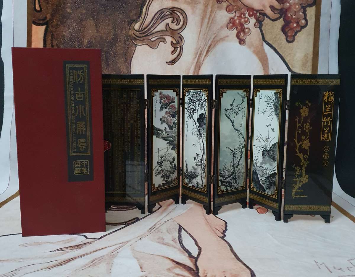 Chinese Small Decorative Display Screen