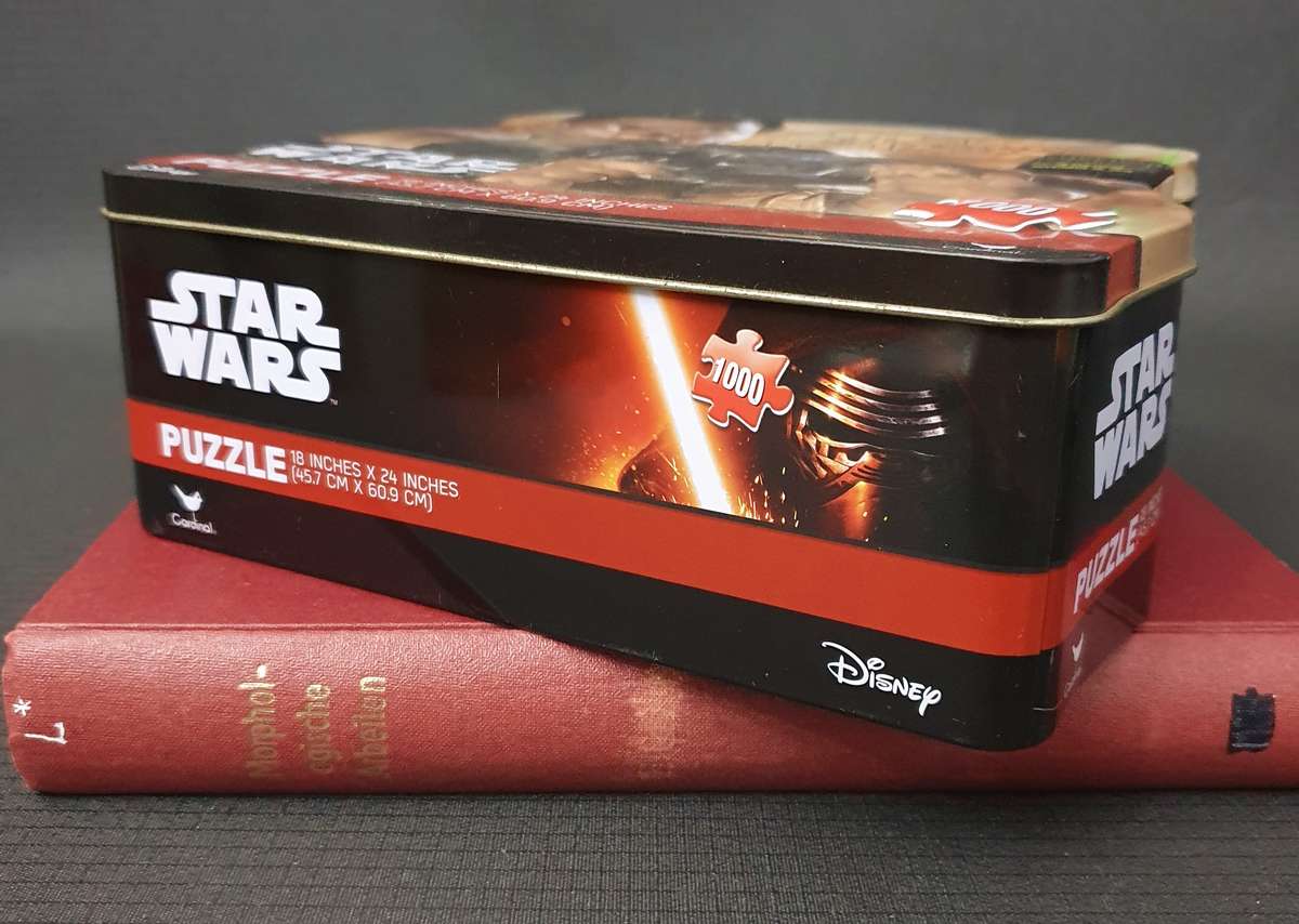 Starwars The Force Awakens Puzzle in Metal Tin ( Complete )