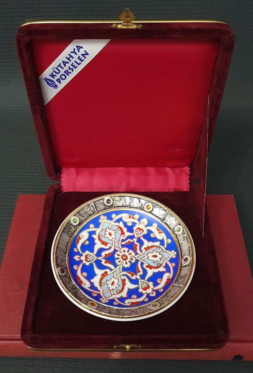 Vintage Kütahaya Porselen Hand Painted Decorative Plate in Maroon Velvet Box Turkish