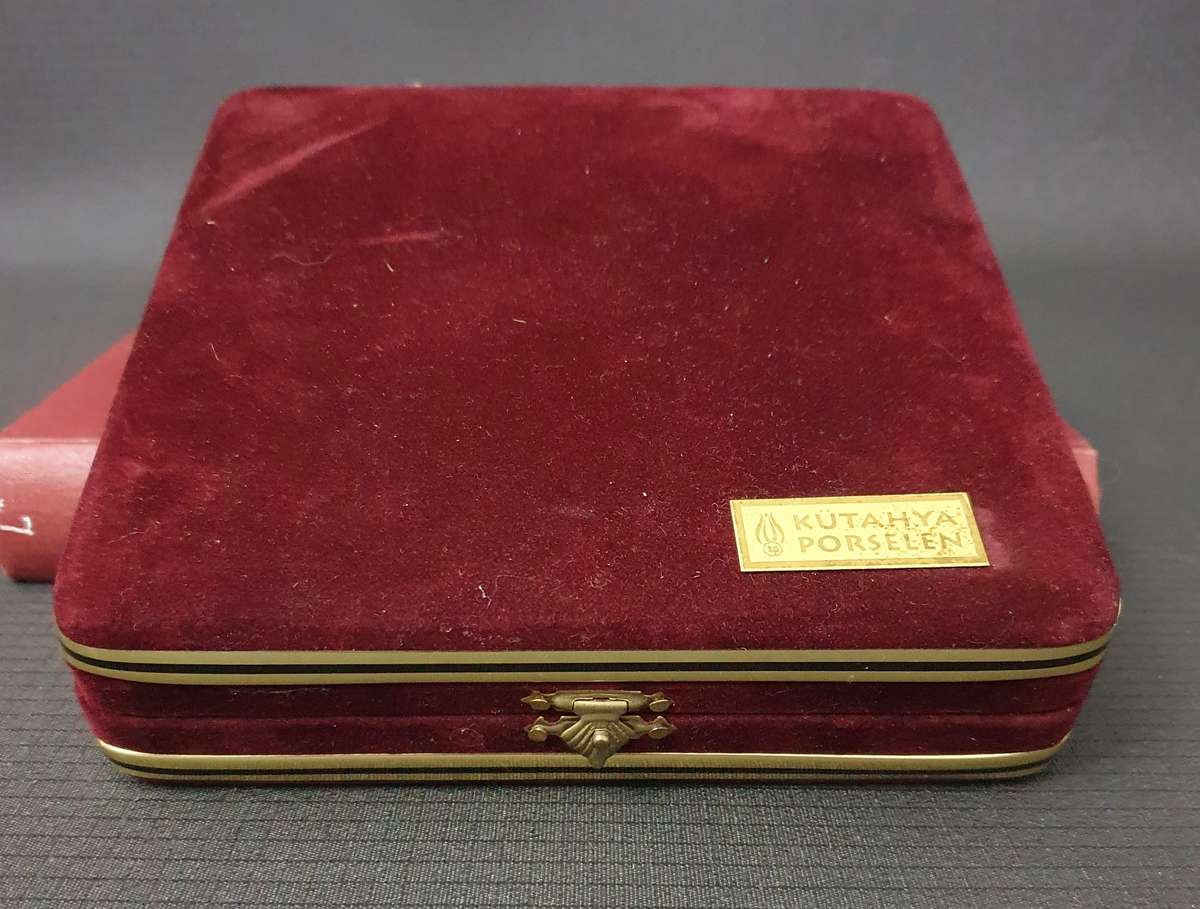 Vintage Kütahaya Porselen Hand Painted Decorative Plate in Maroon Velvet Box Turkish