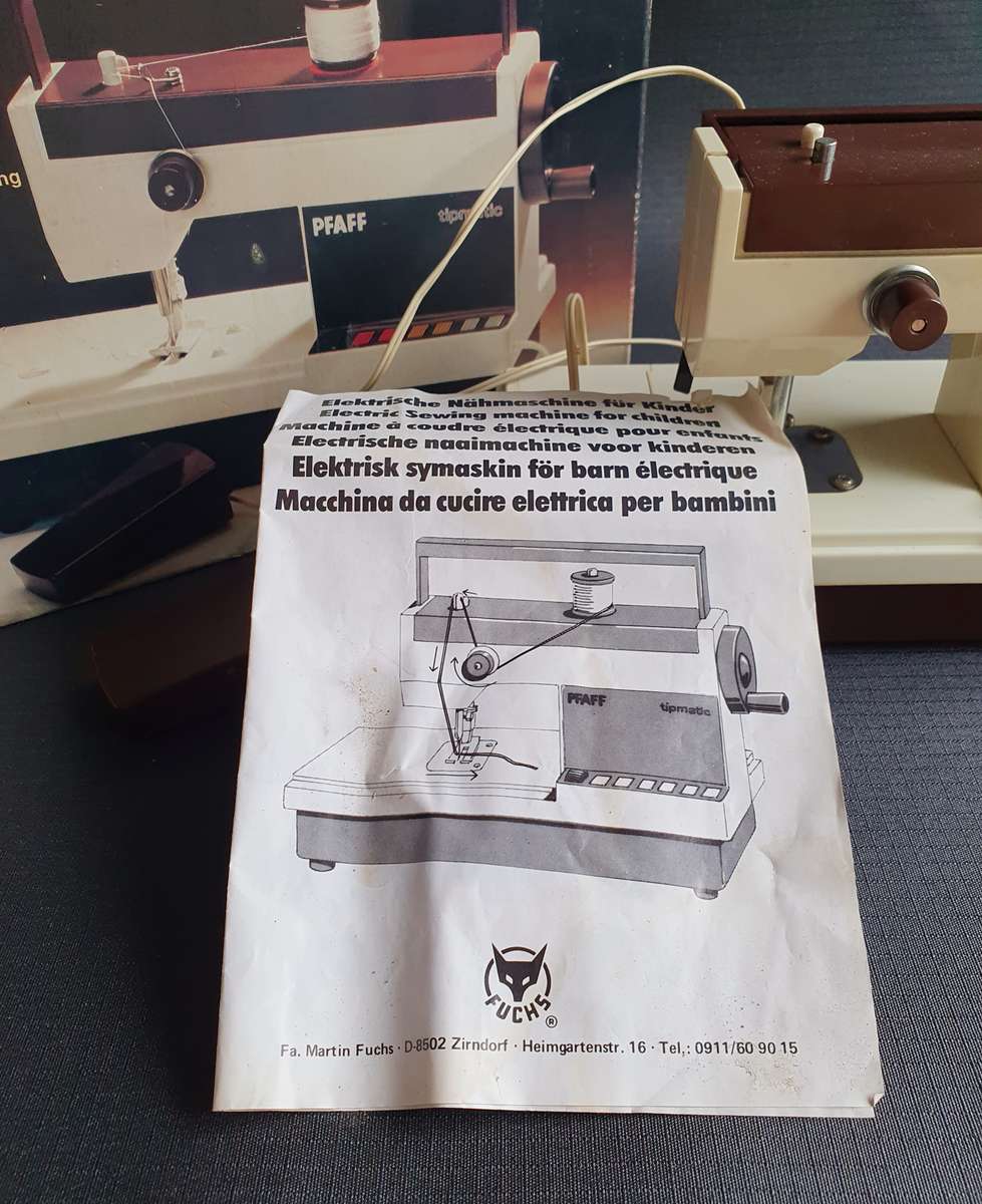 Vintage PFAFF German Electric Children's Plastic Sewing Machine ( Untested )