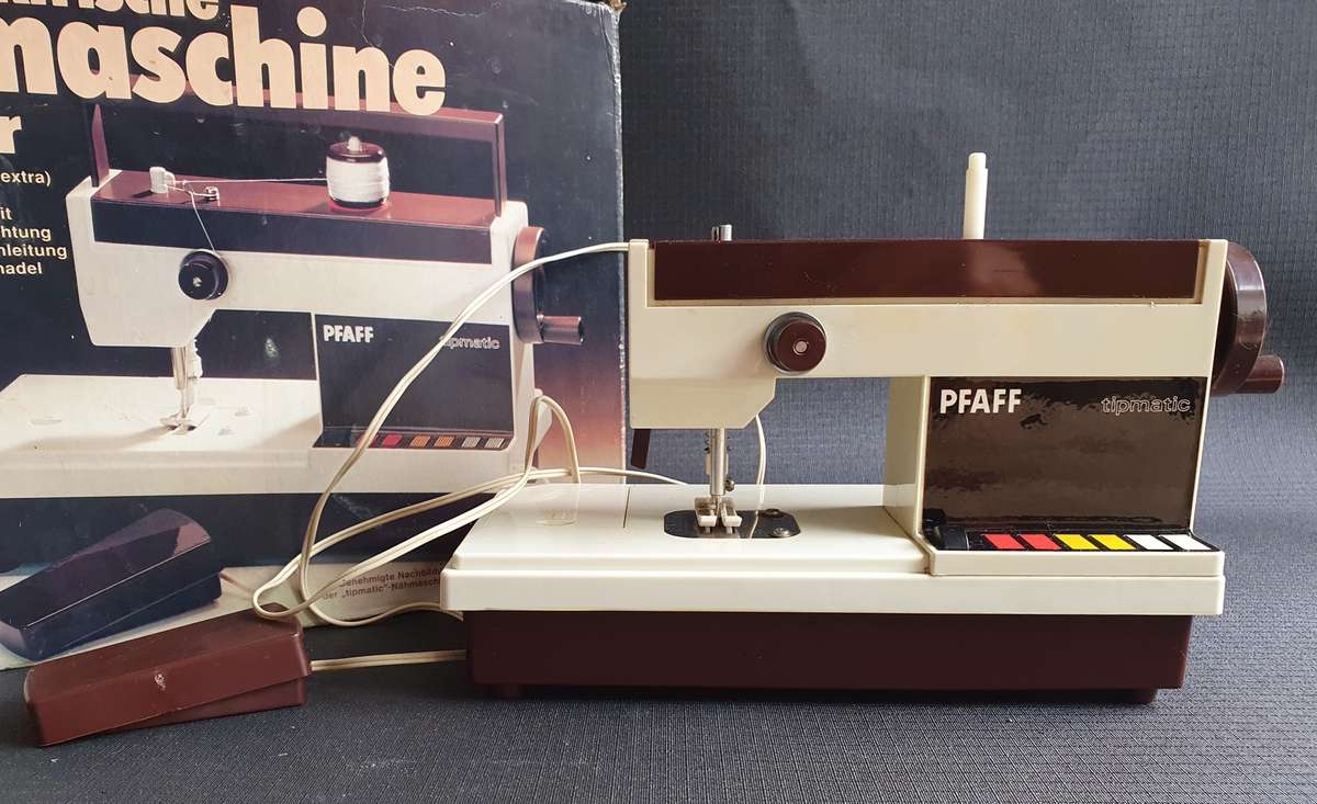Vintage PFAFF German Electric Children's Plastic Sewing Machine ( Untested )