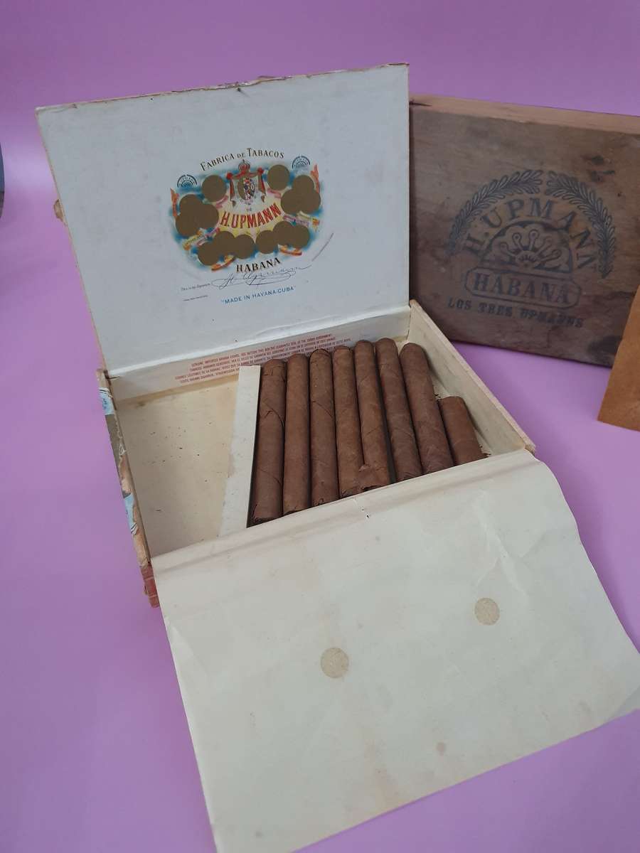 Vintage H. UPMANN Habana Cuban Cigars in Box   Made in Cuba