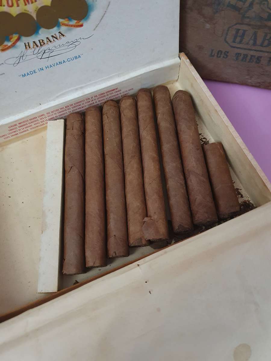 Vintage H. UPMANN Habana Cuban Cigars in Box   Made in Cuba