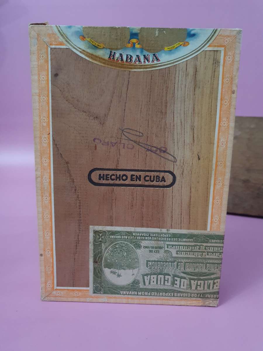 Vintage H. UPMANN Habana Cuban Cigars in Box   Made in Cuba