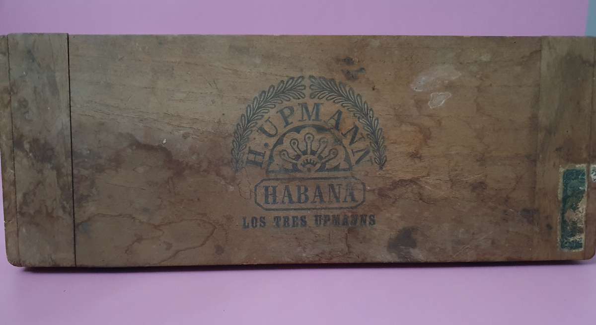 Vintage H. UPMANN Habana Cuban Cigars in Box   Made in Cuba