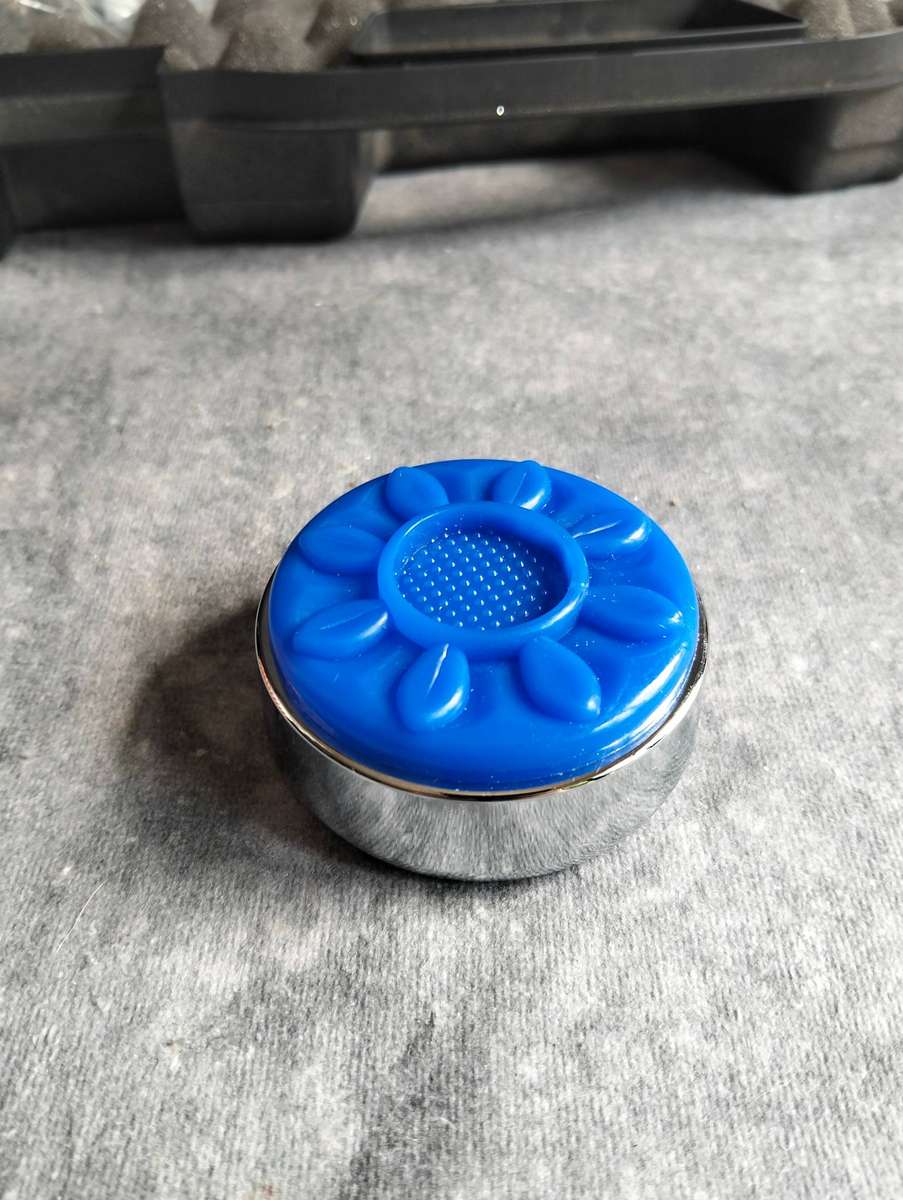 Tabletop Shuffleboard Pucks 8x Set in Case ( New )