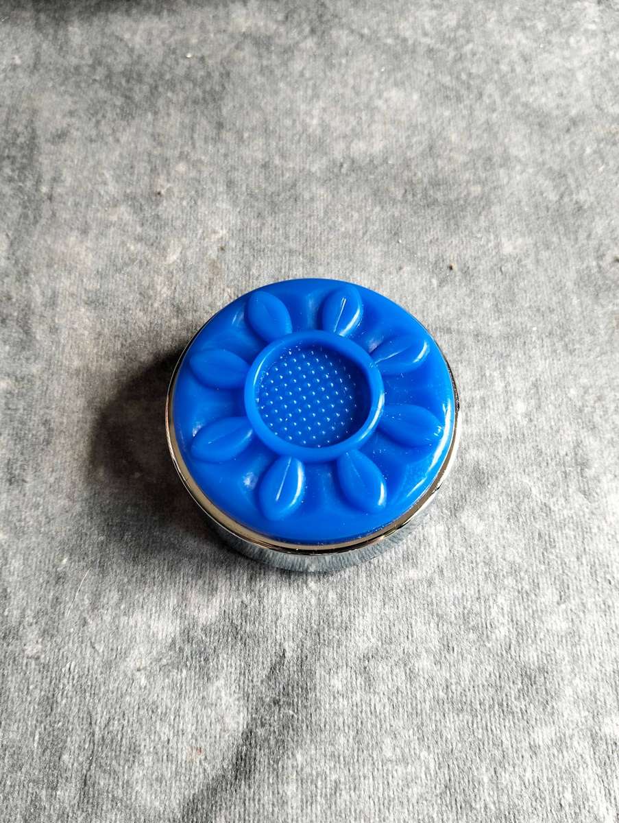 Tabletop Shuffleboard Pucks 8x Set in Case ( New )