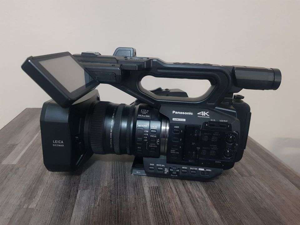 Panasonic AG-UX90 4K