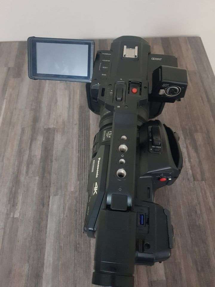 Panasonic AG-UX90 4K