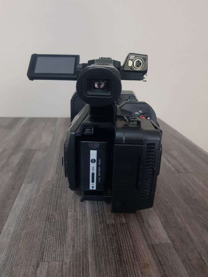 Panasonic AG-UX90 4K