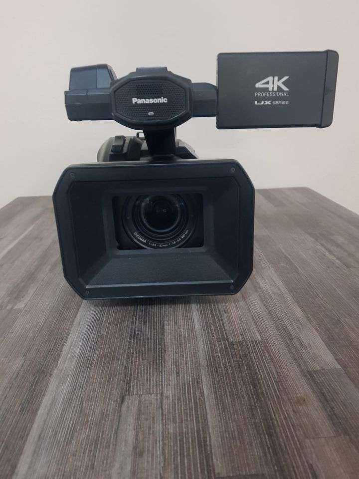 Panasonic AG-UX90 4K