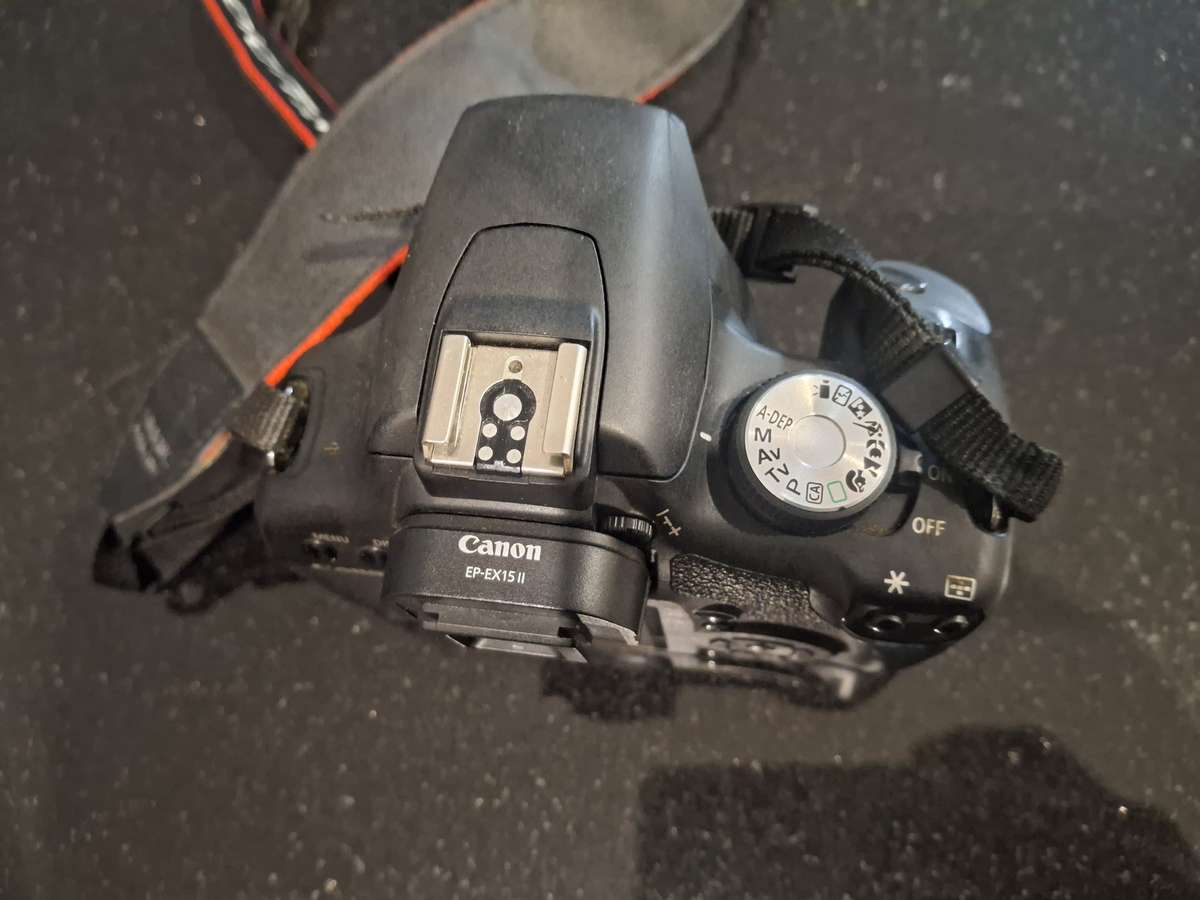 Canon EOS 500D EF-S 18-55 mm IS with Battery Pack (Used)