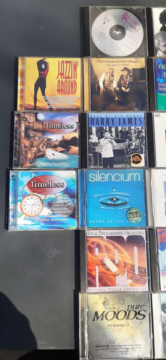 Set of 3 musical cd's. Description on photos.